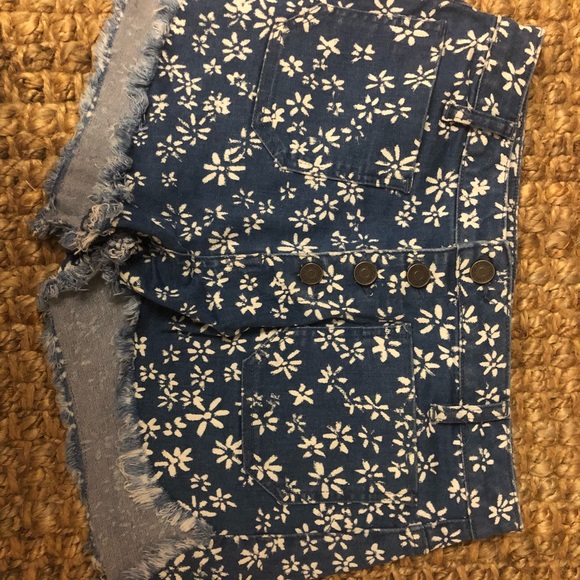 Billabong and volcom shorts - Picture 2 of 3